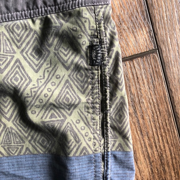 NITROUS BLACK Hybrid Shorts - Picture 4 of 5